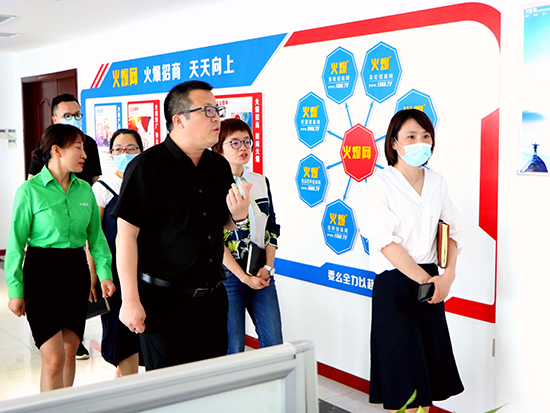 熱烈歡迎創(chuàng)新協(xié)同中心吳主任一行蒞臨火爆網(wǎng)參觀考察! 熱烈歡迎創(chuàng)新協(xié)同中心吳主任一行蒞臨火爆網(wǎng)參觀考察!