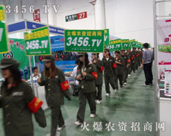 ��־�߰���ÿһ��չ���҂�����M����