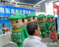 ���R��Ӣ���۰l(f��)������֮��չʾ���e�ӵ��L(f��ng)��